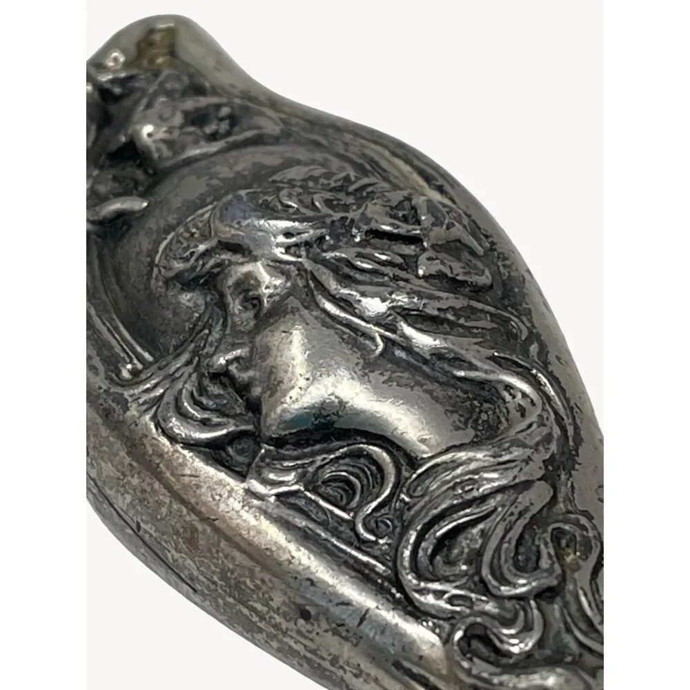 Cameo Tweezers c1900 Art Nouveau Embossed‎ Vintage Beauty Vanity Accessory